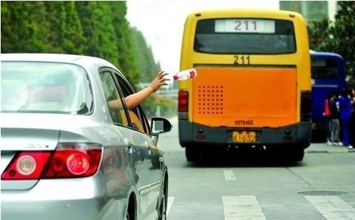 车窗垃圾