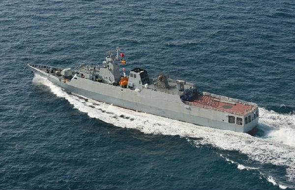 高清:国产056型轻型护卫舰在海上进行高速航行测试